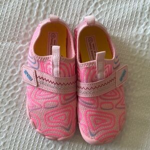 Kids Pink Patterned Water Shoes
